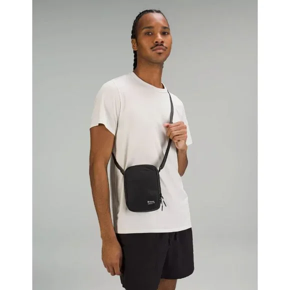 Lululemon Easy Access Crossbody Bag 1.5L Black - Picture 2 of 16